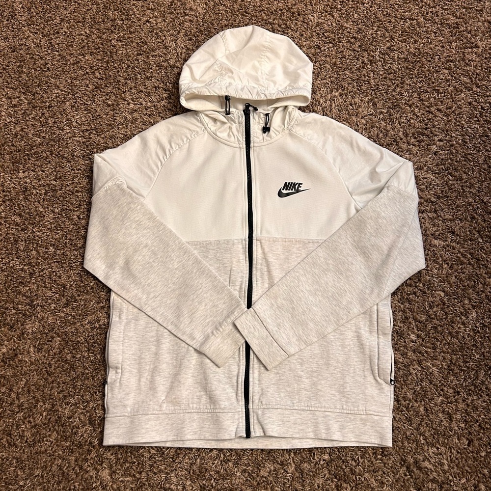 Nike Men's Light Gray Hooded Windbreaker